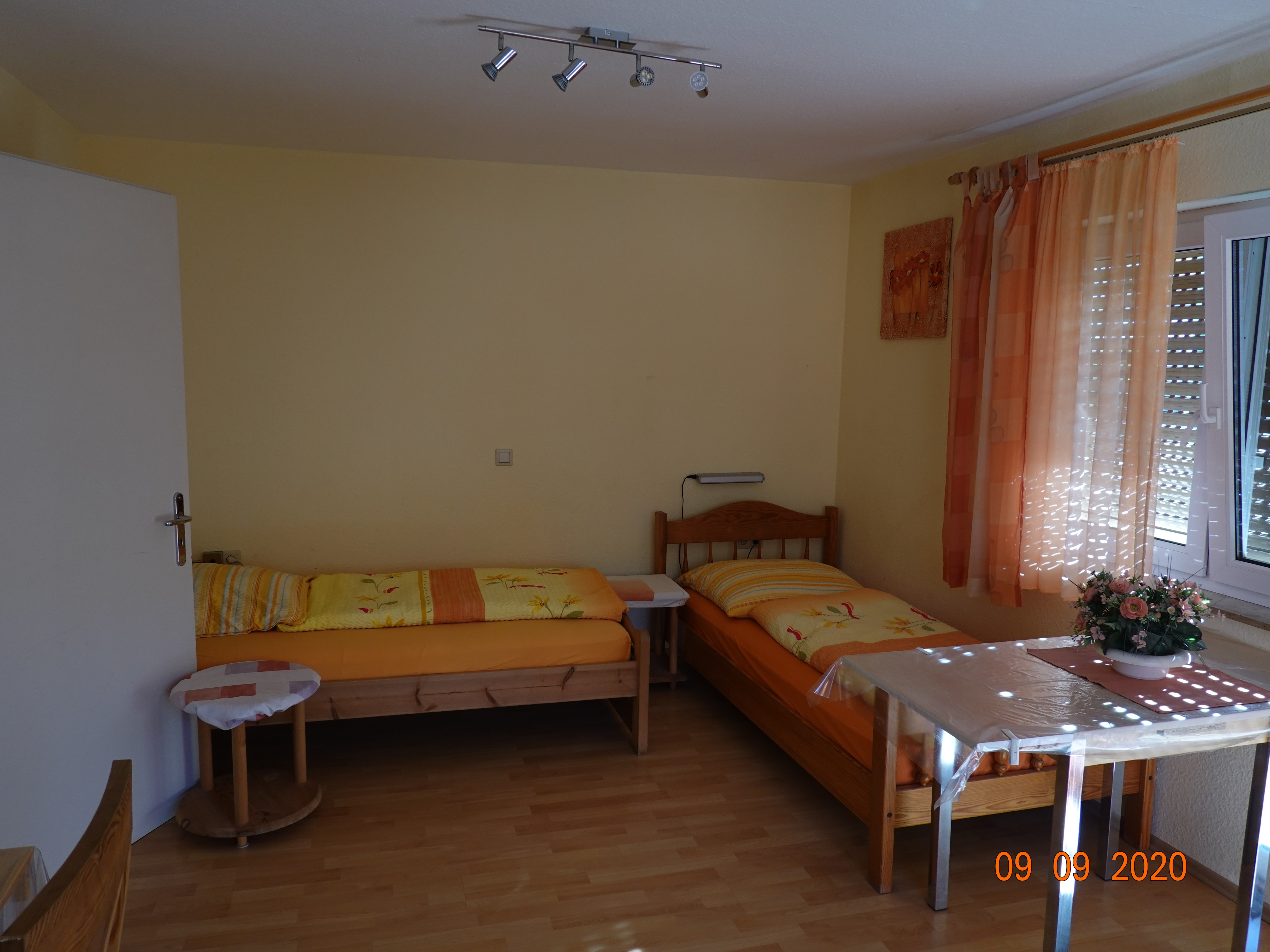 Schlafzimmer mit zwei Betten